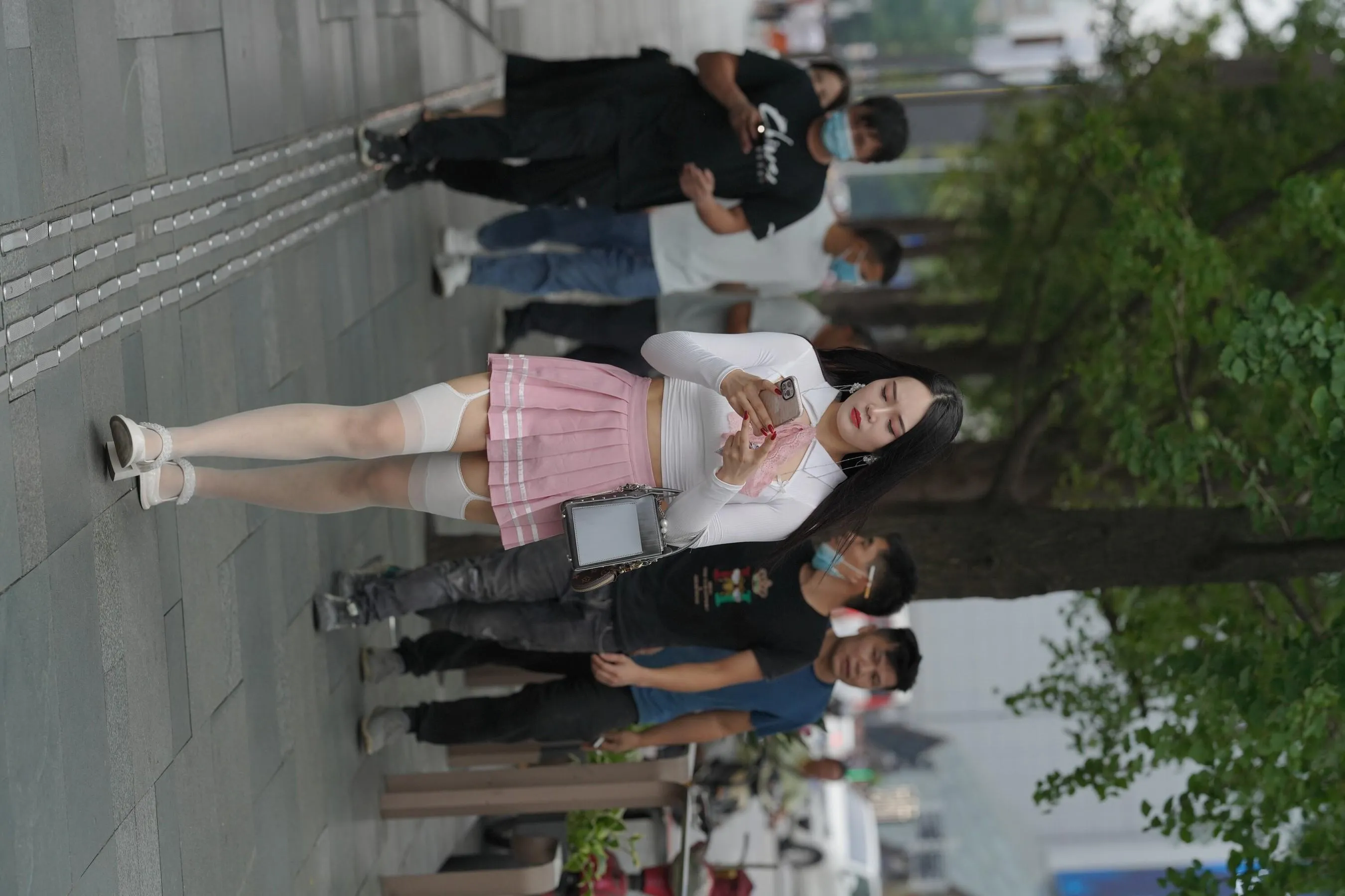 魔镜街拍 NO.161 街拍白丝吊带袜美女 [109P]插图5